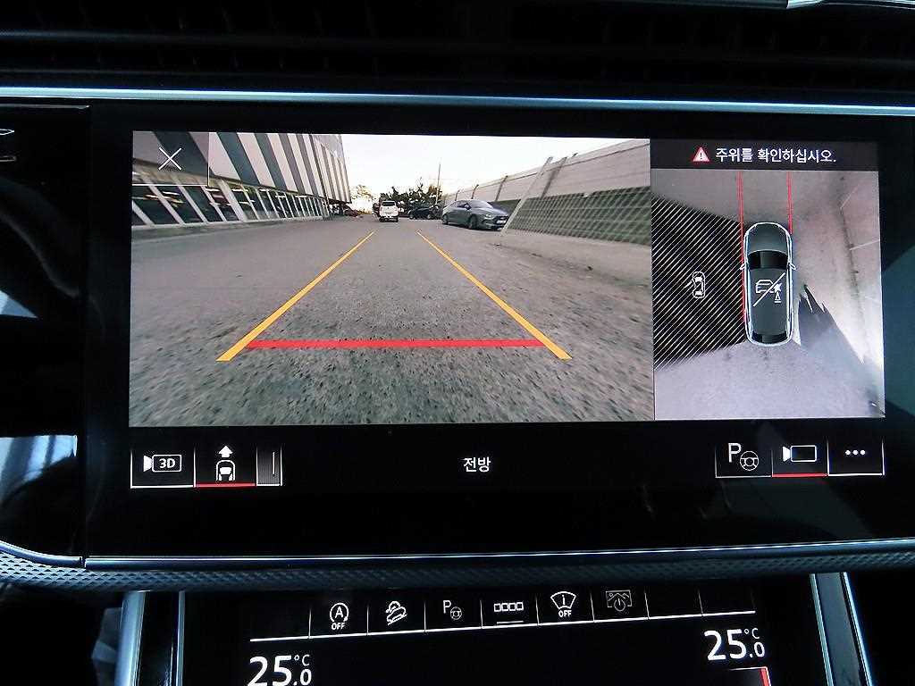 Audi Q8 — photo 15