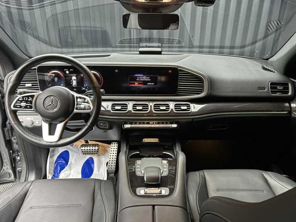 Mercedes-Benz GLE-Class — photo 08