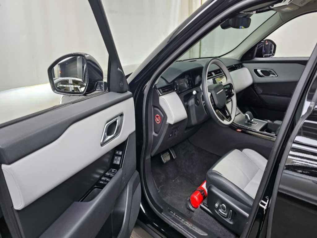 Land Rover Range Rover Velar — photo 10
