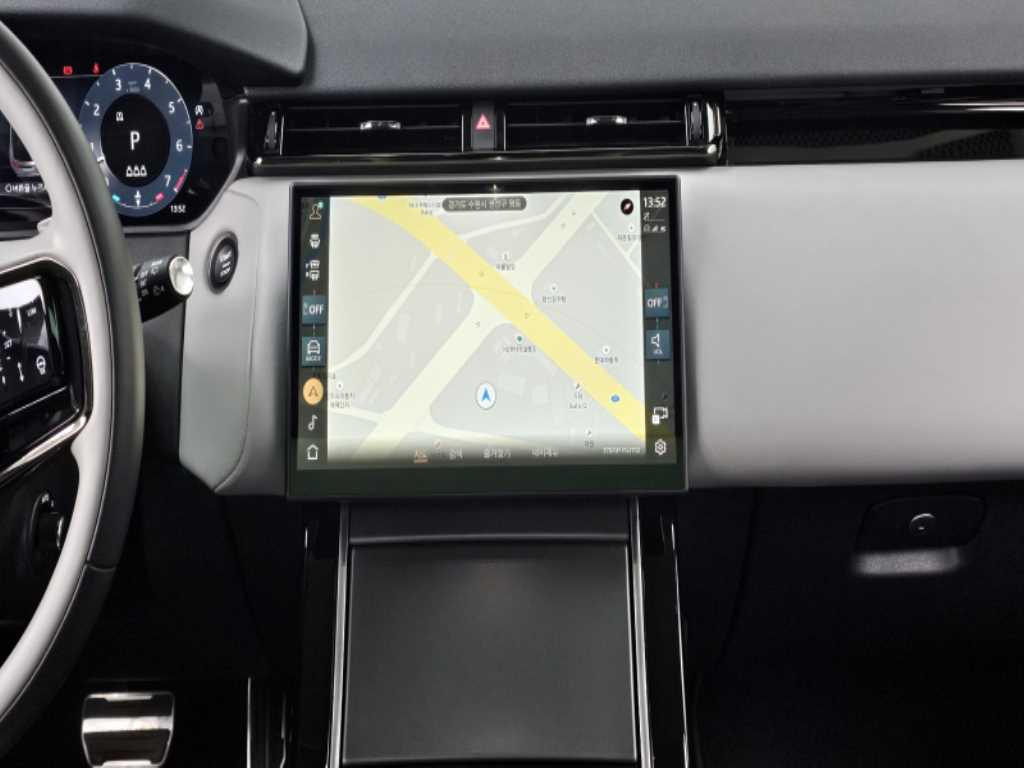 Land Rover Range Rover Velar — photo 14