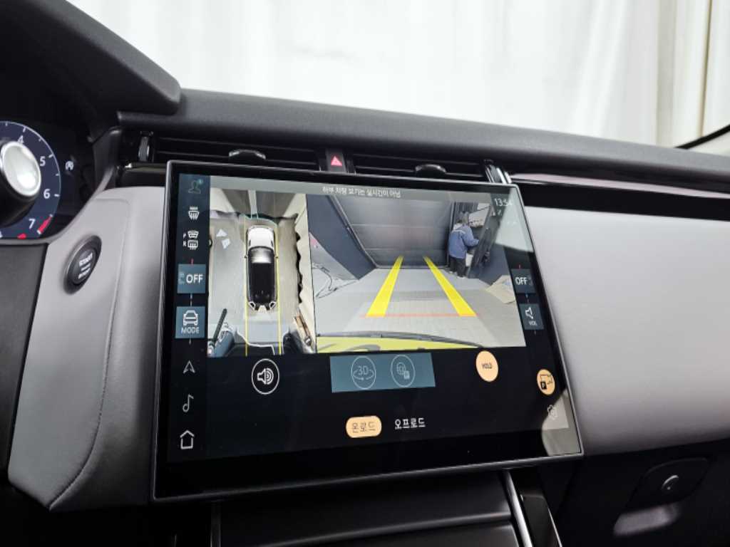 Land Rover Range Rover Velar — photo 15