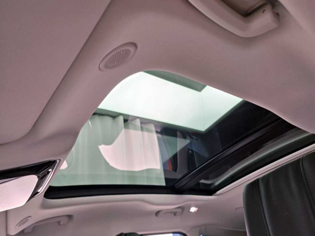 Land Rover Range Rover Velar — photo 19