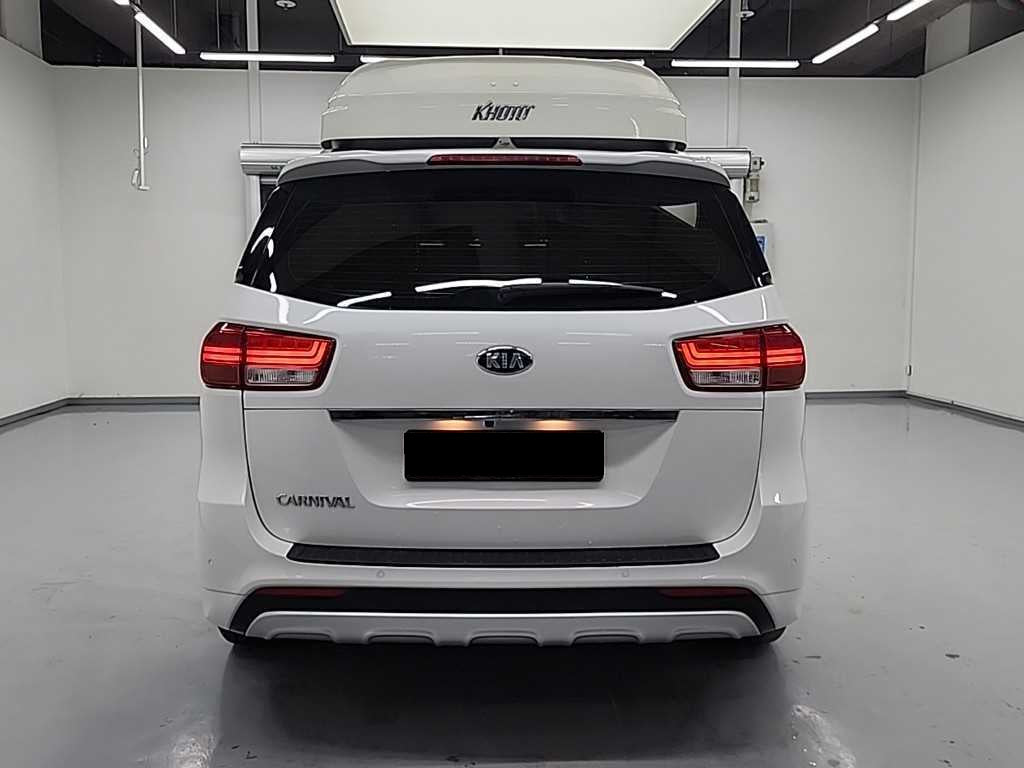 Kia Carnival — photo 03