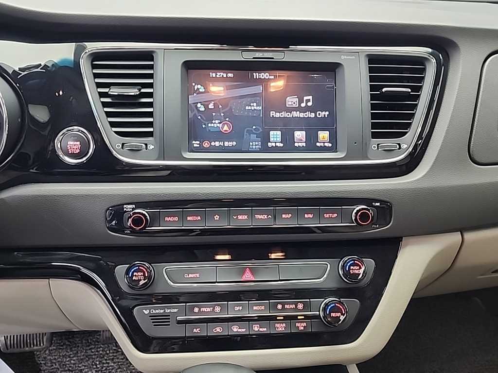 Kia Carnival — photo 10