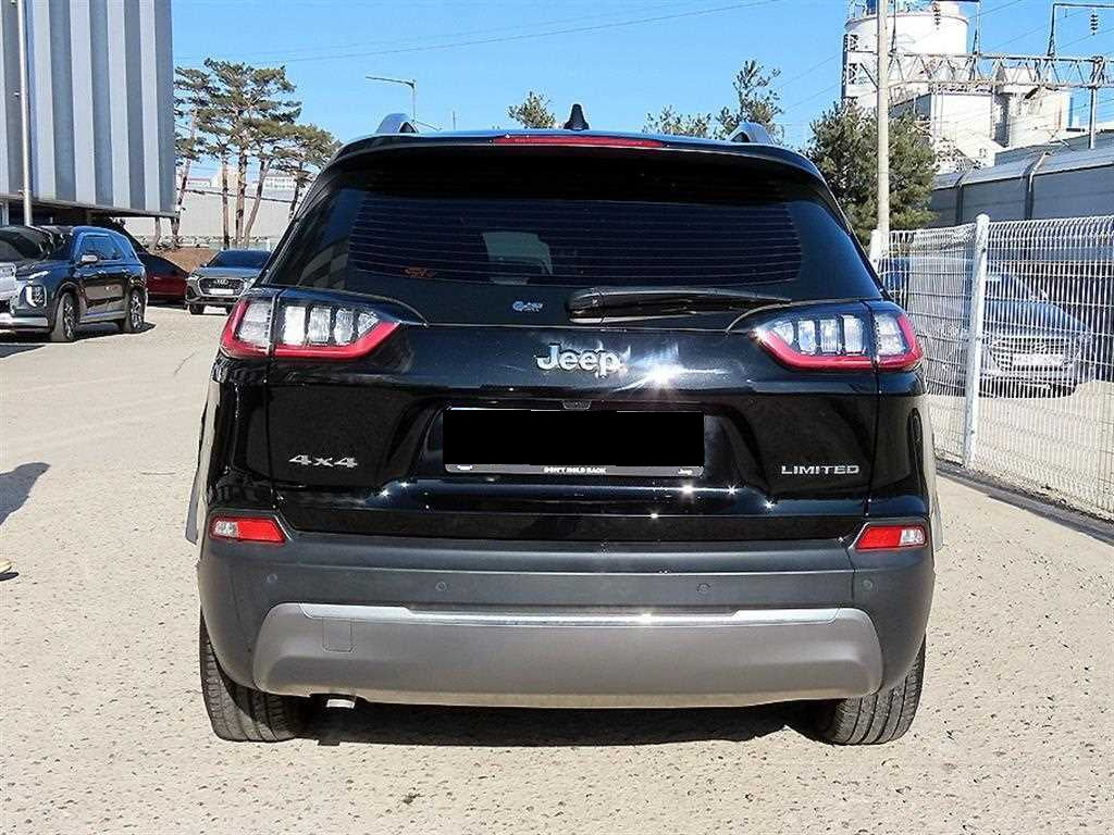 Jeep Cherokee — photo 04
