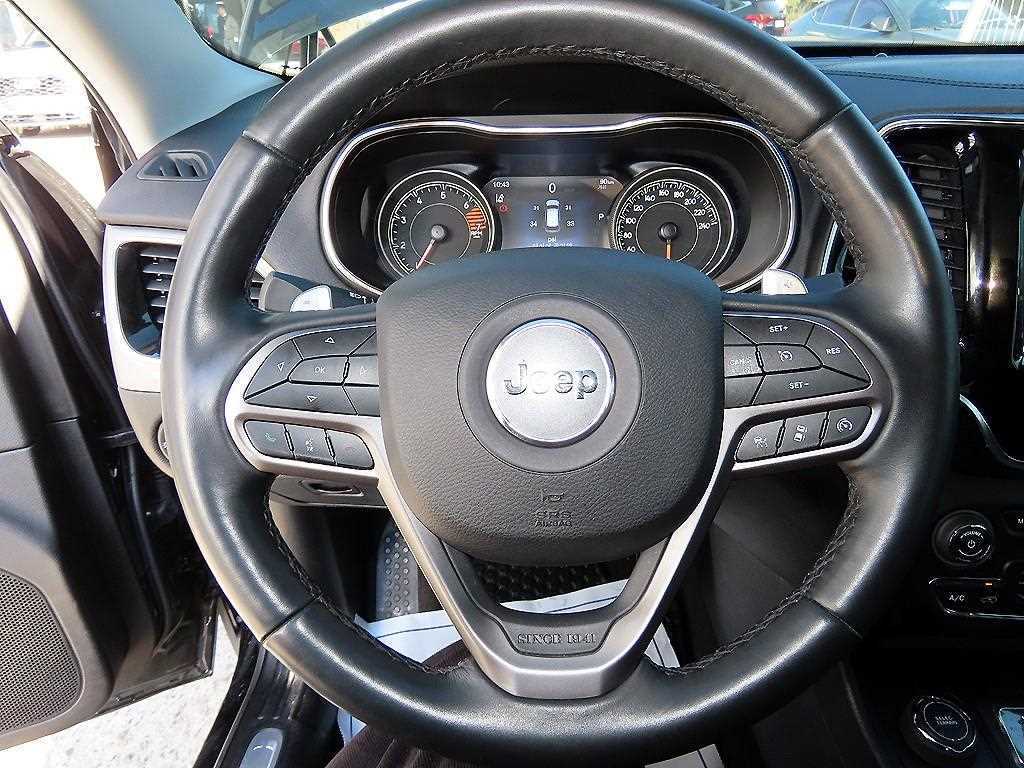 Jeep Cherokee — photo 08