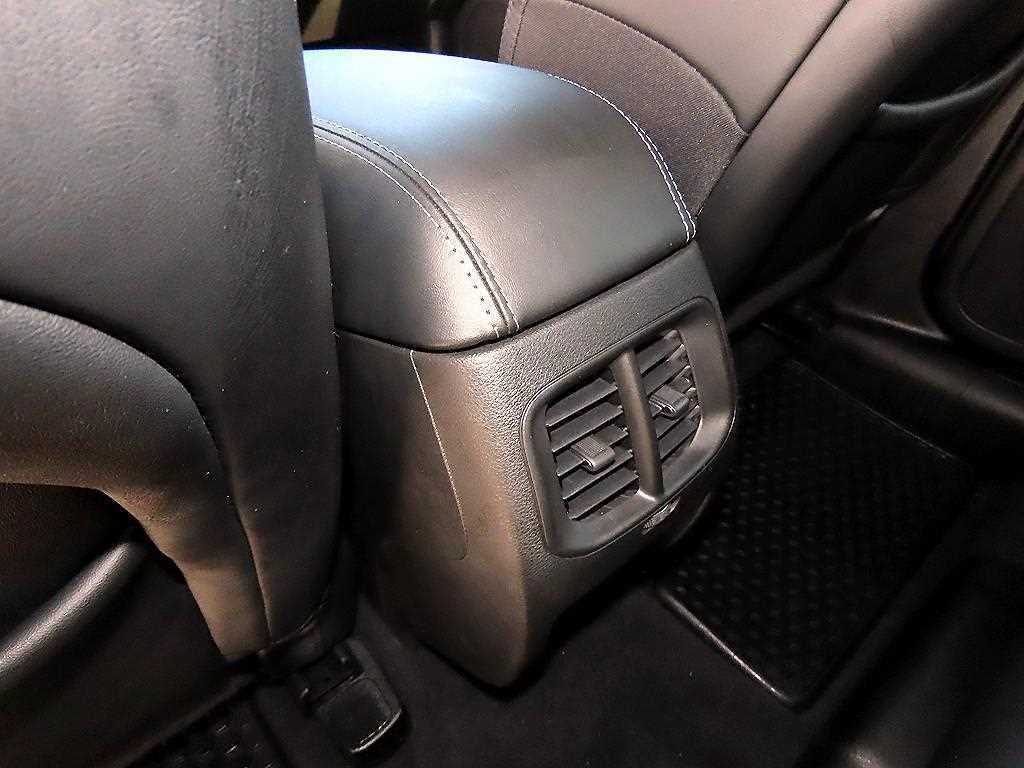 Jeep Cherokee — photo 16