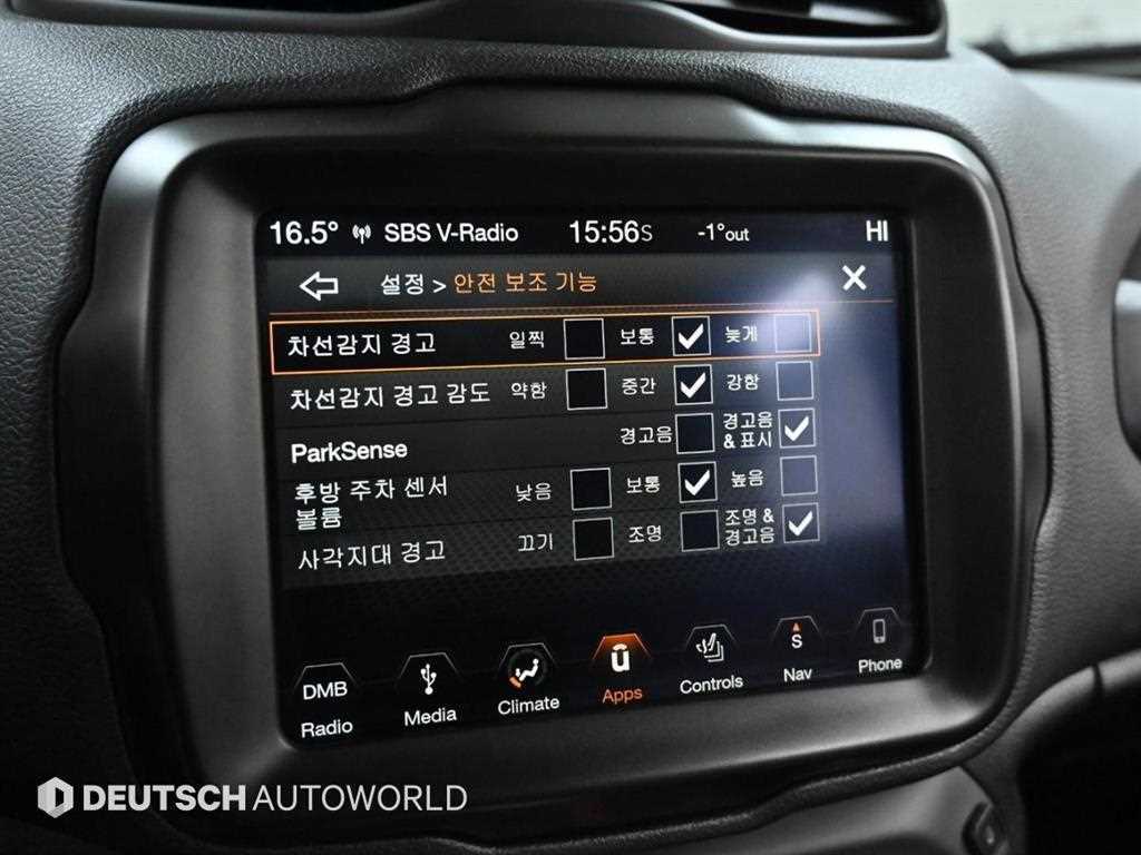 Jeep Renegade — photo 17