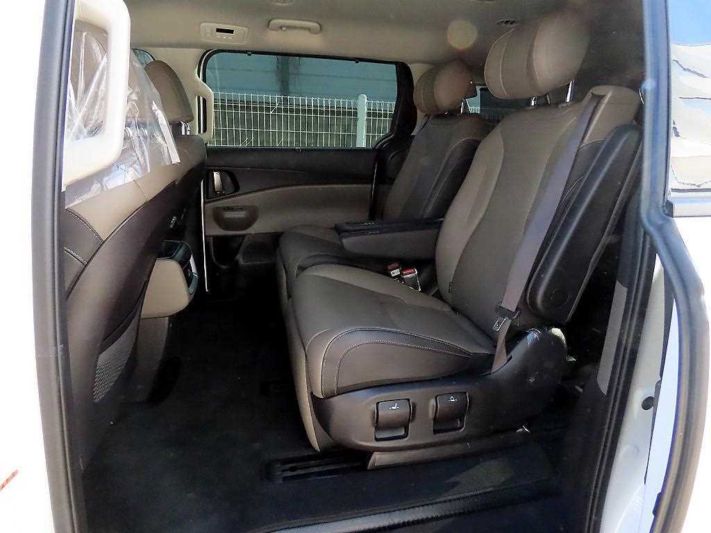 Kia Carnival — photo 11