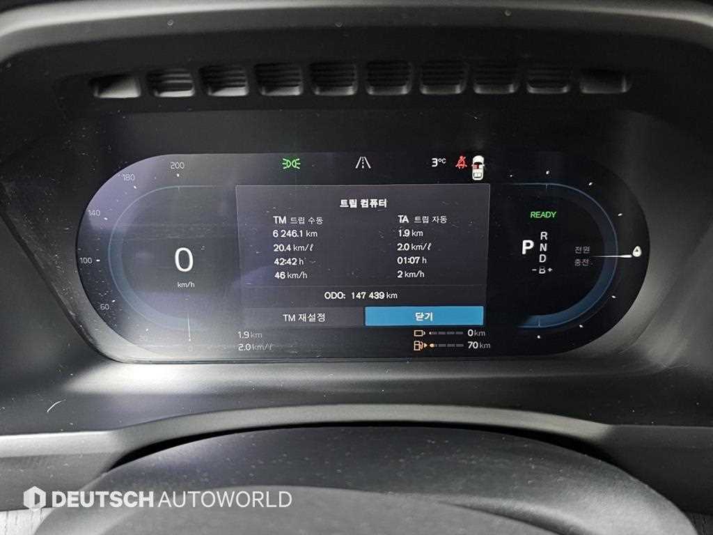 Volvo XC90 — photo 08