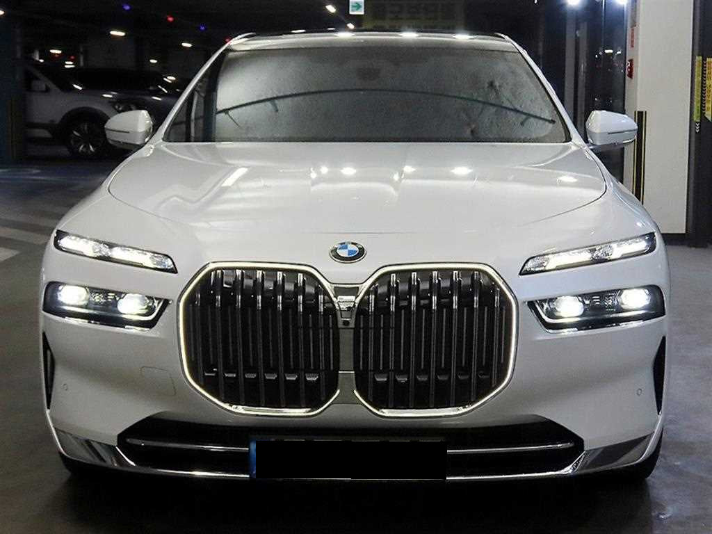 BMW 7-Series — photo 02