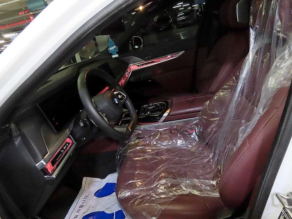 BMW 7-Series — photo 06