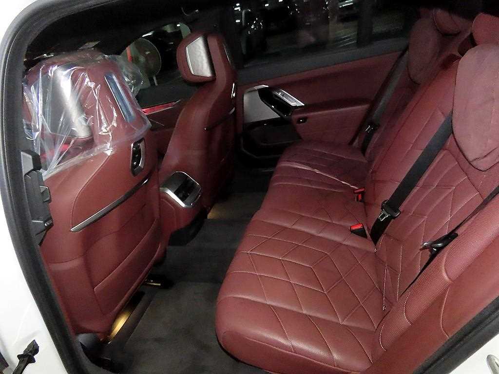 BMW 7-Series — photo 07
