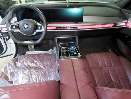 BMW 7-Series — photo 10