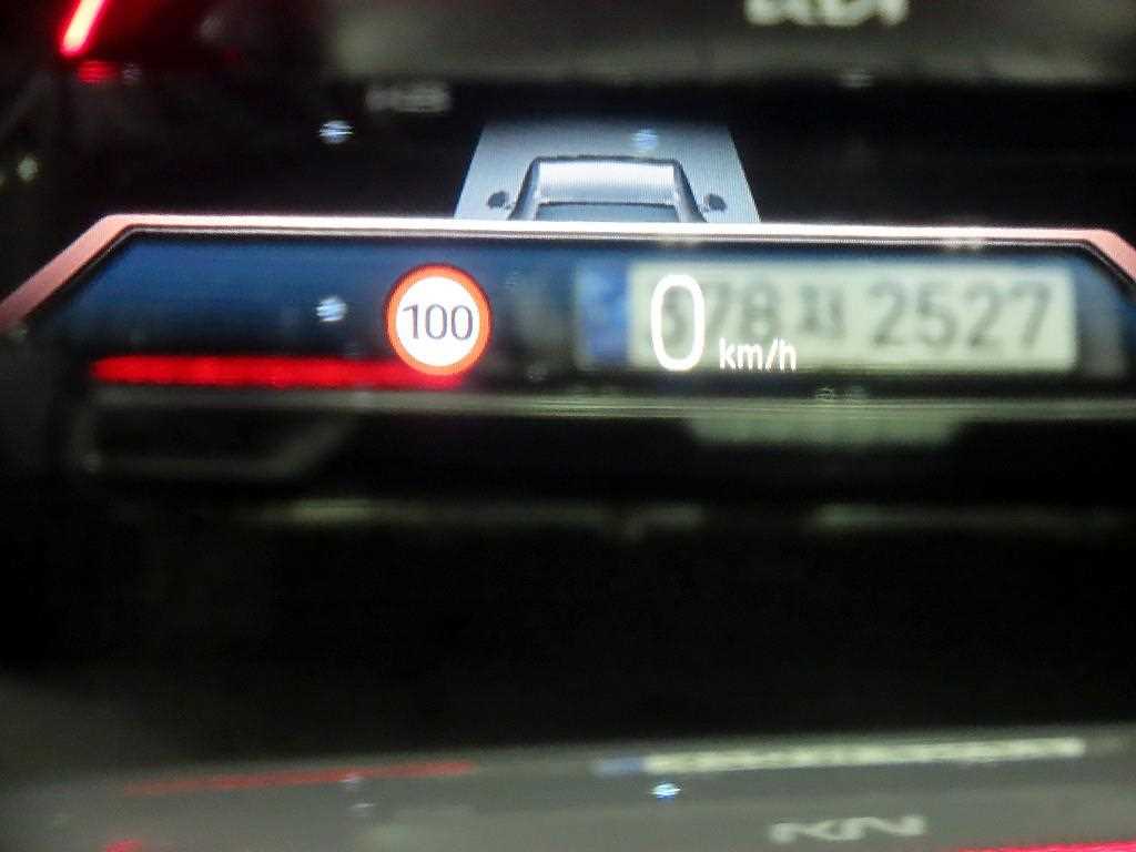 BMW 7-Series — photo 13