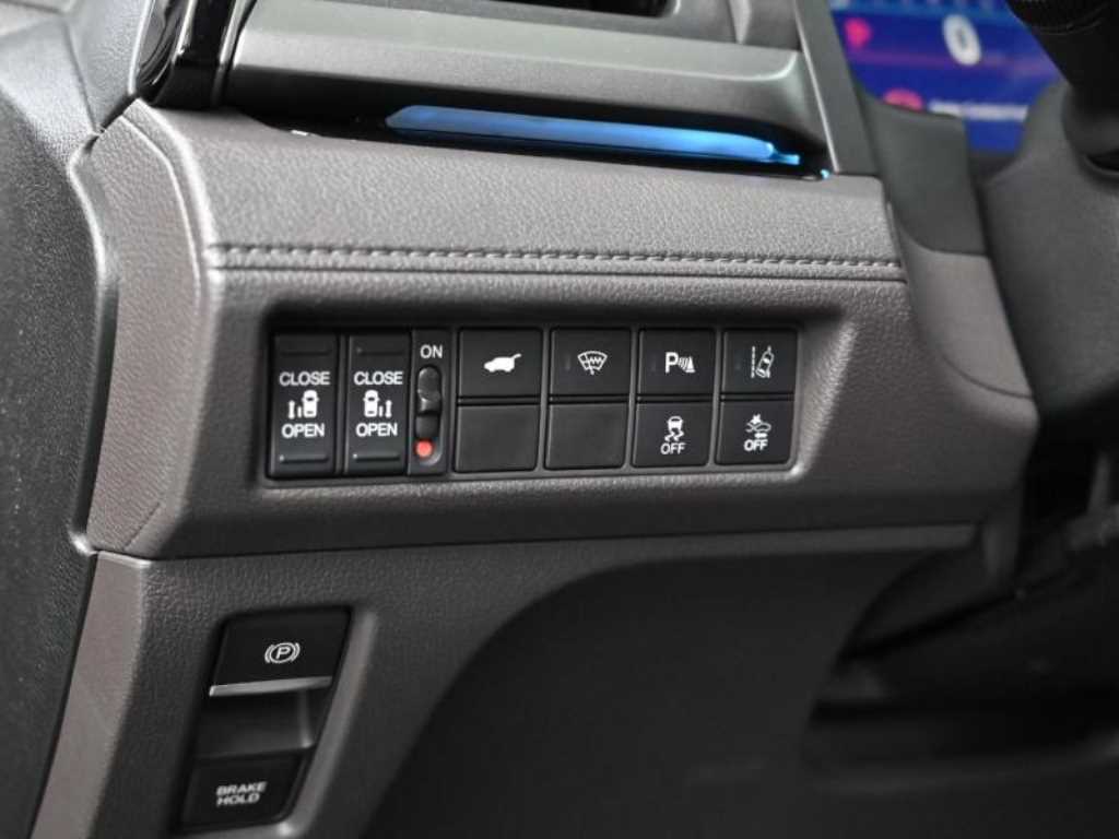 Honda Odyssey — photo 17