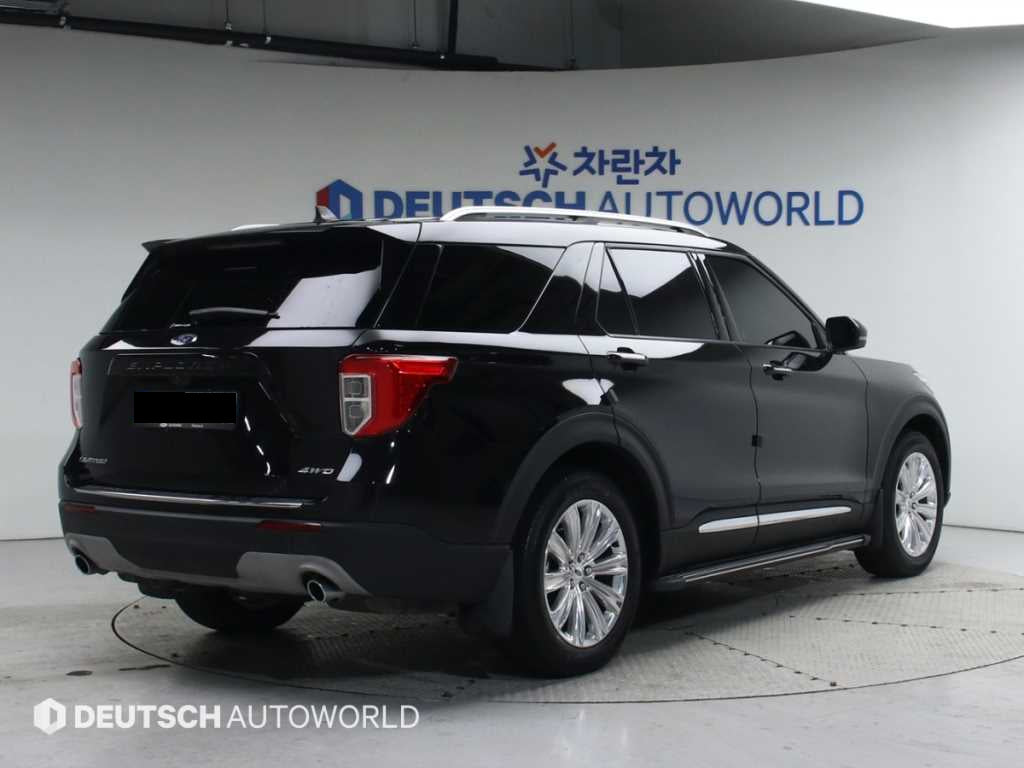 Ford Explorer — photo 02