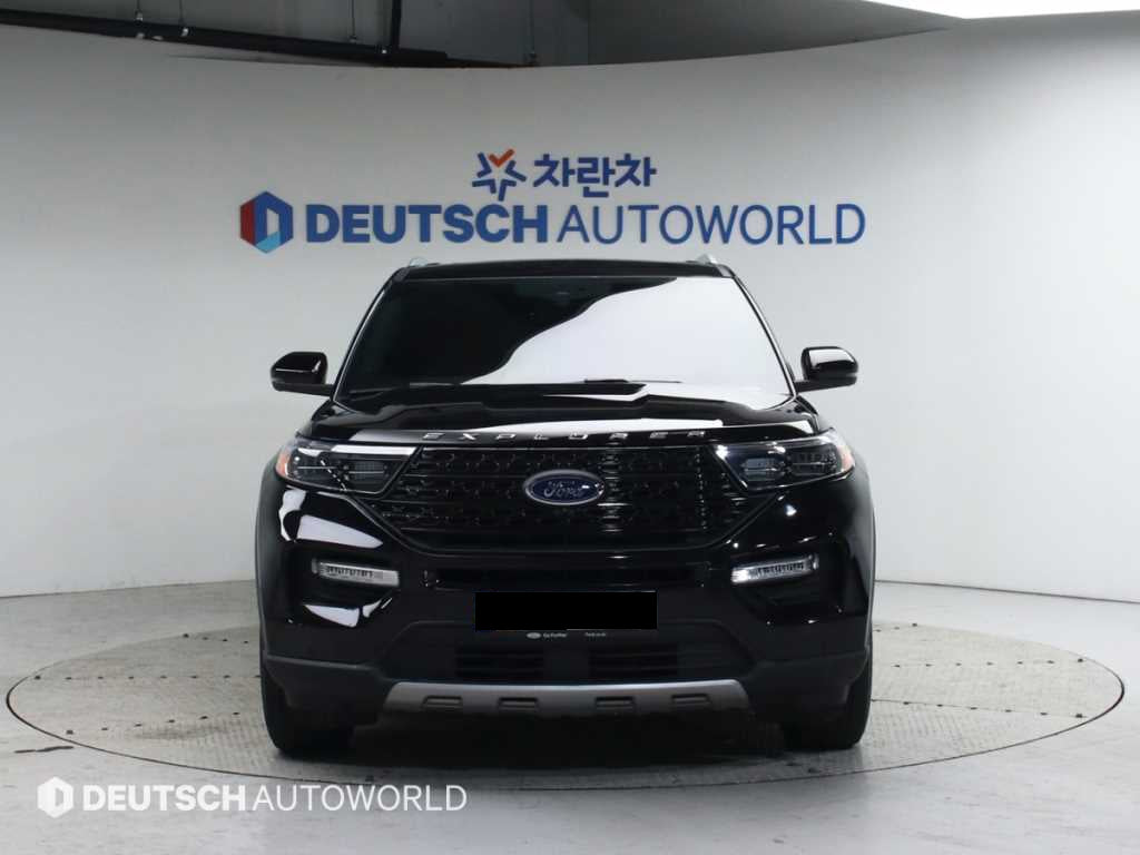 Ford Explorer — photo 03