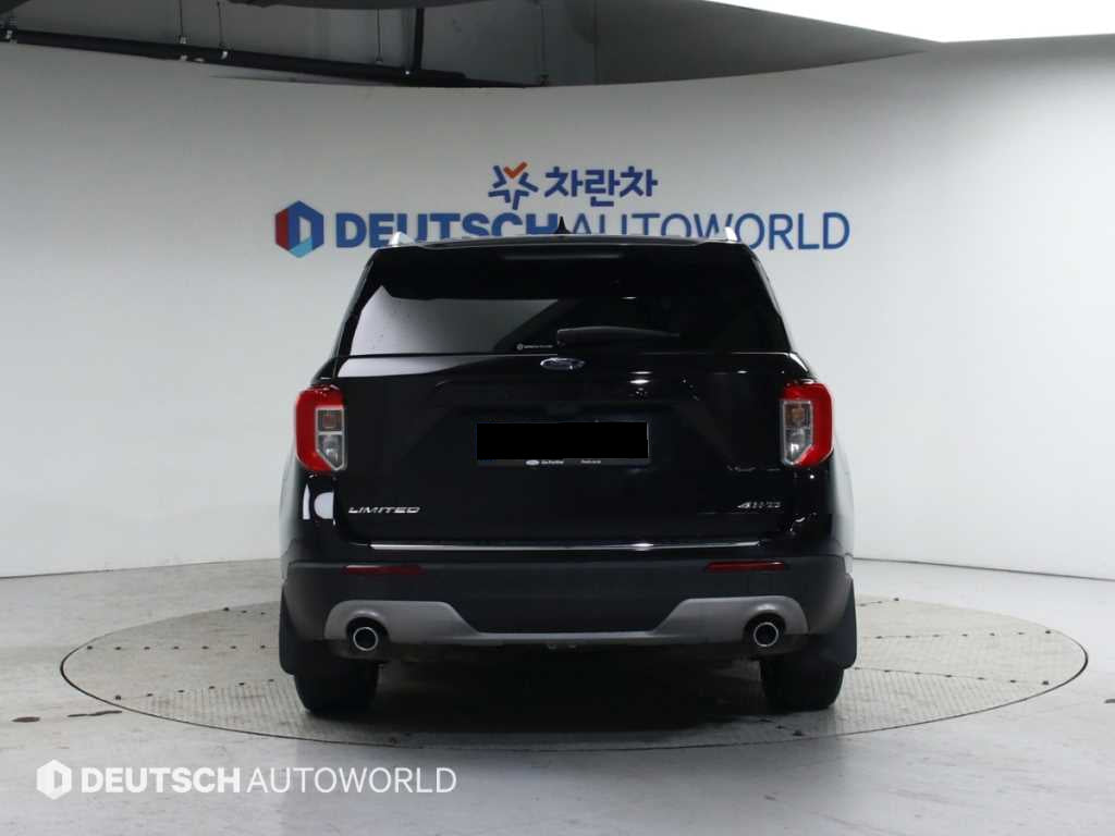 Ford Explorer — photo 04