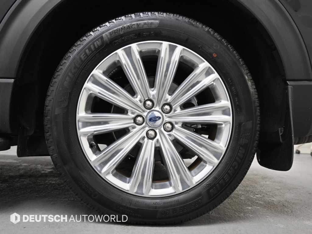 Ford Explorer — photo 05