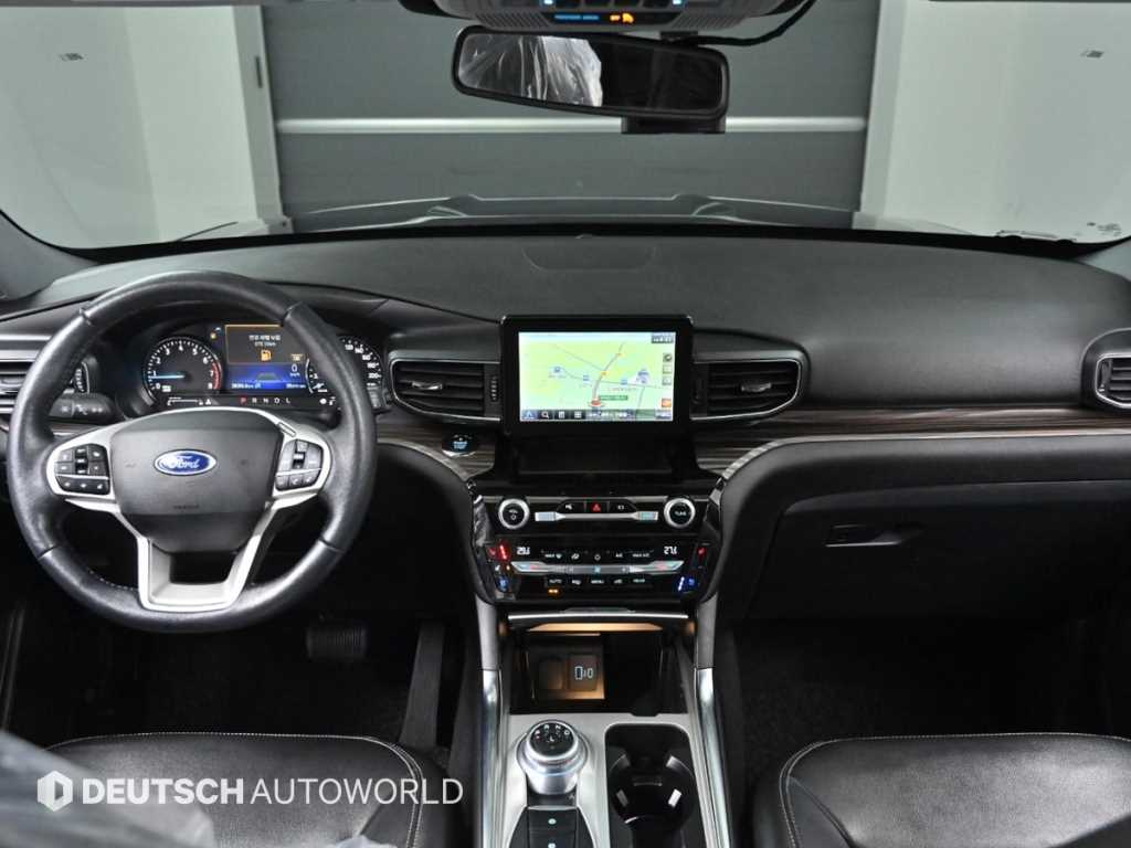 Ford Explorer — photo 07