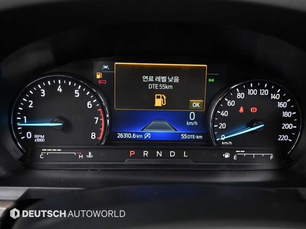 Ford Explorer — photo 08