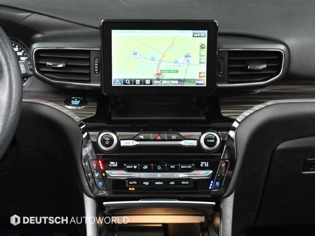 Ford Explorer — photo 14