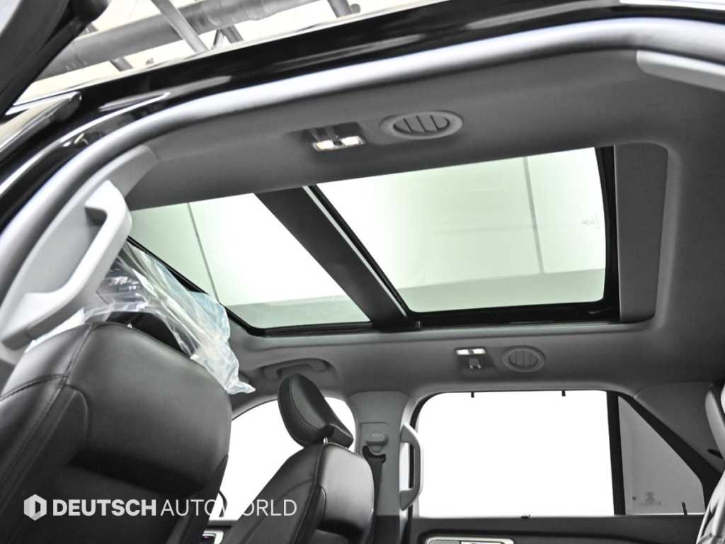 Ford Explorer — photo 19