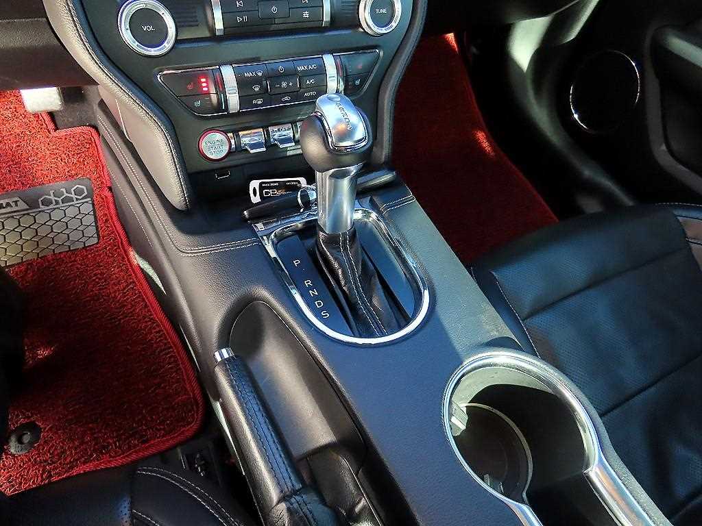 Ford Mustang — photo 10