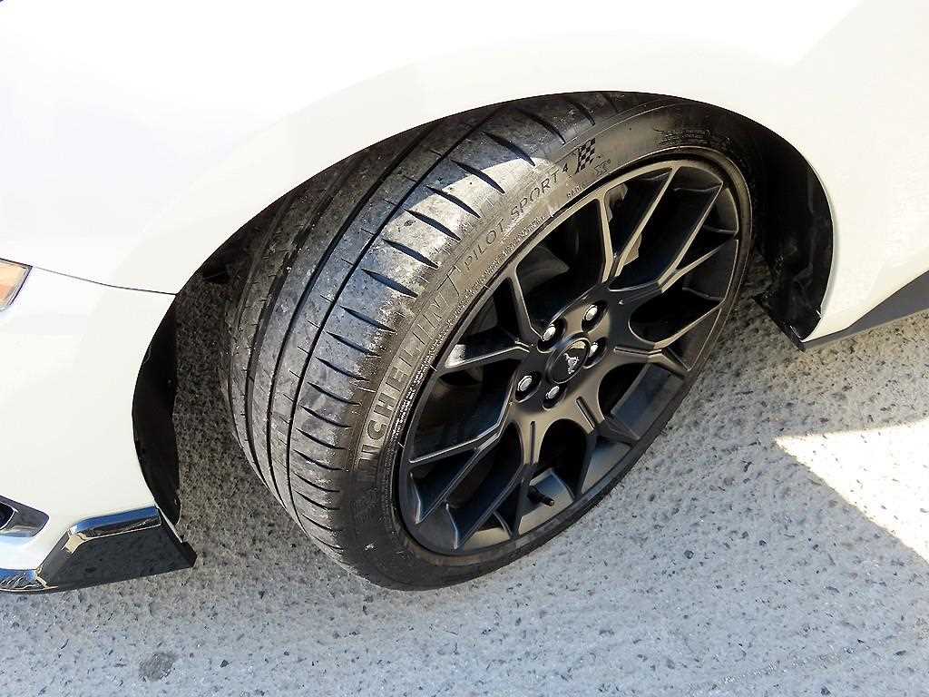 Ford Mustang — photo 18