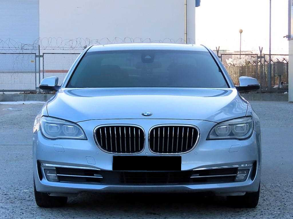 BMW 7-Series — photo 01