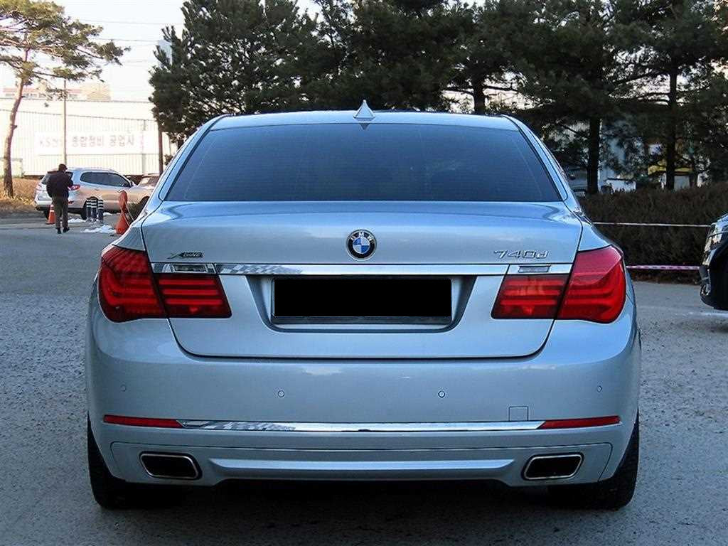 BMW 7-Series — photo 04