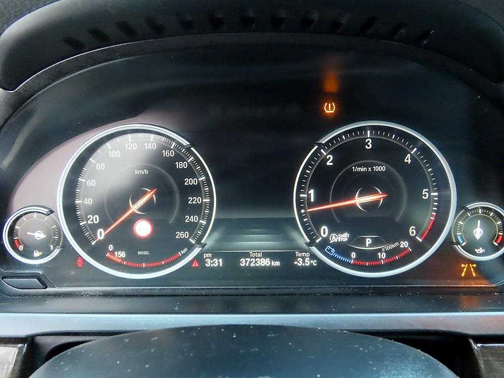 BMW 7-Series — photo 09