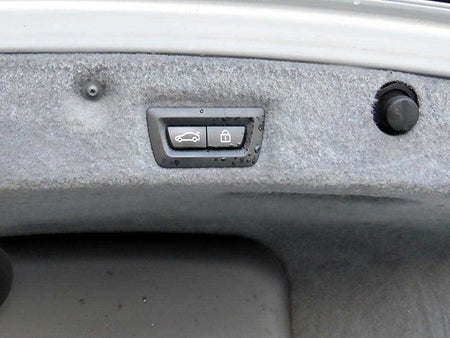 BMW 7-Series — photo 16