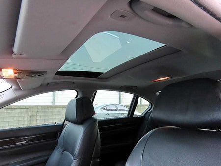BMW 7-Series — photo 17