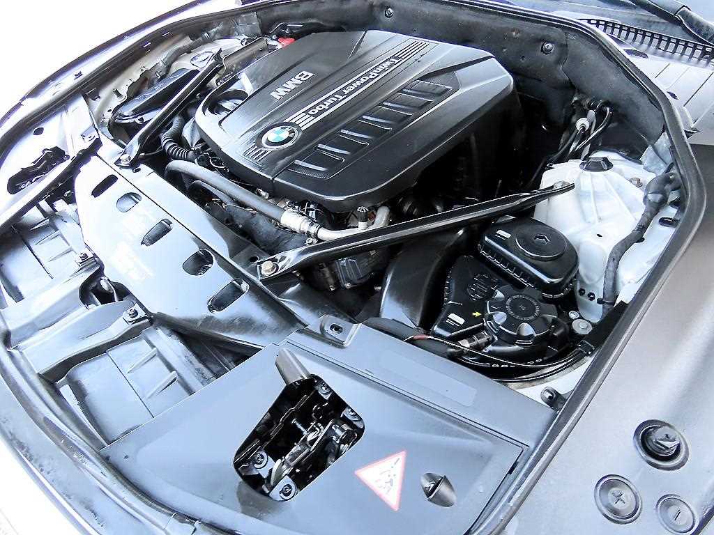 BMW 7-Series — photo 19