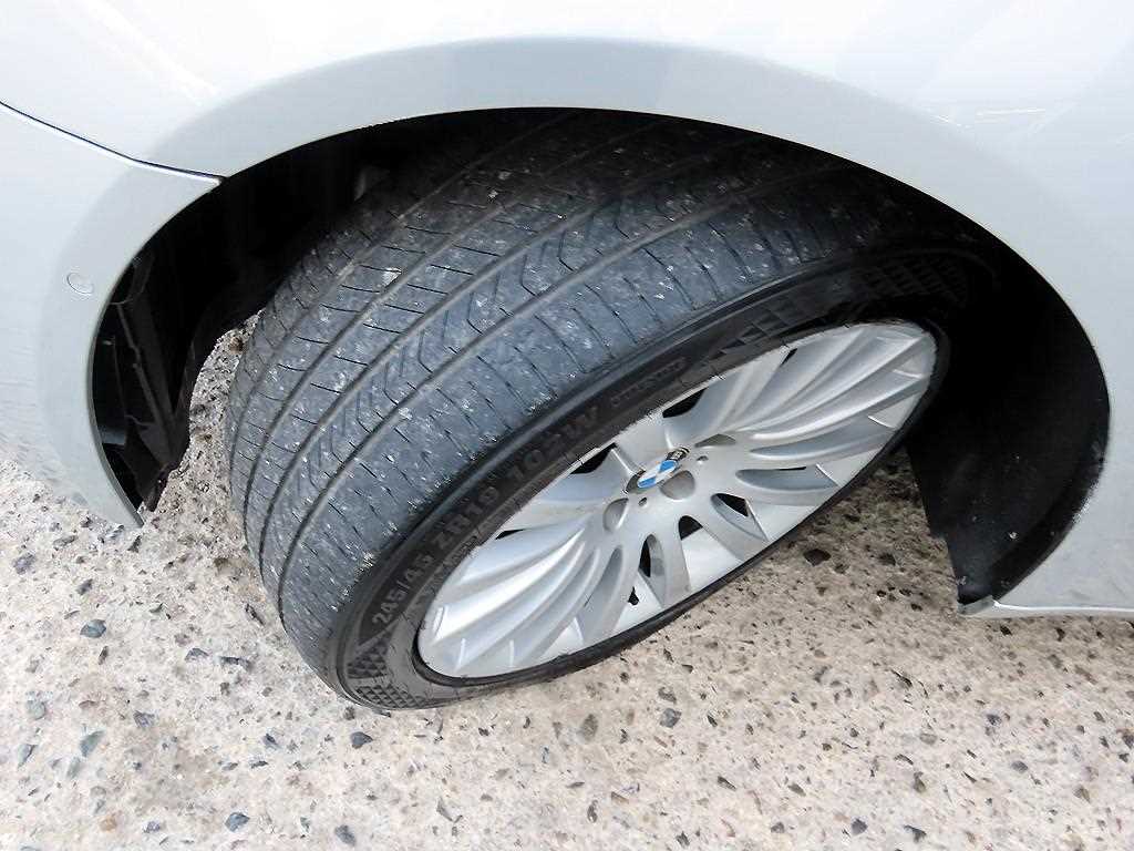 BMW 7-Series — photo 20