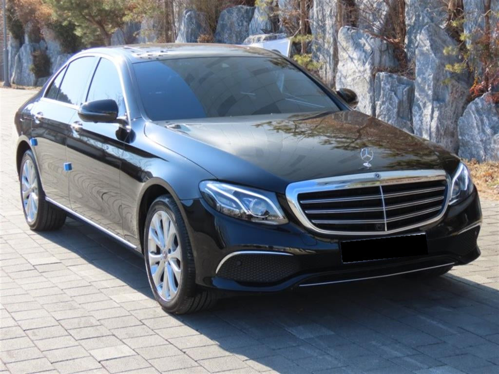Mercedes-Benz E-Class — photo 02