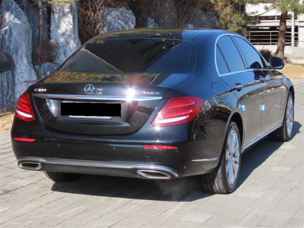 Mercedes-Benz E-Class — photo 03