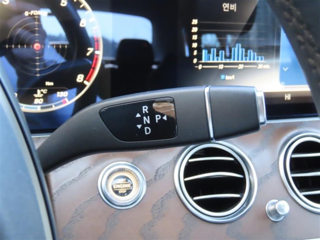 Mercedes-Benz E-Class — photo 06