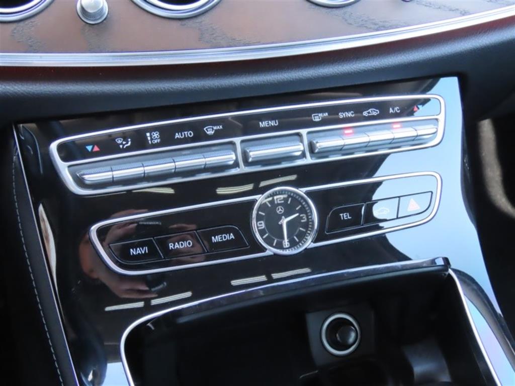 Mercedes-Benz E-Class — photo 08