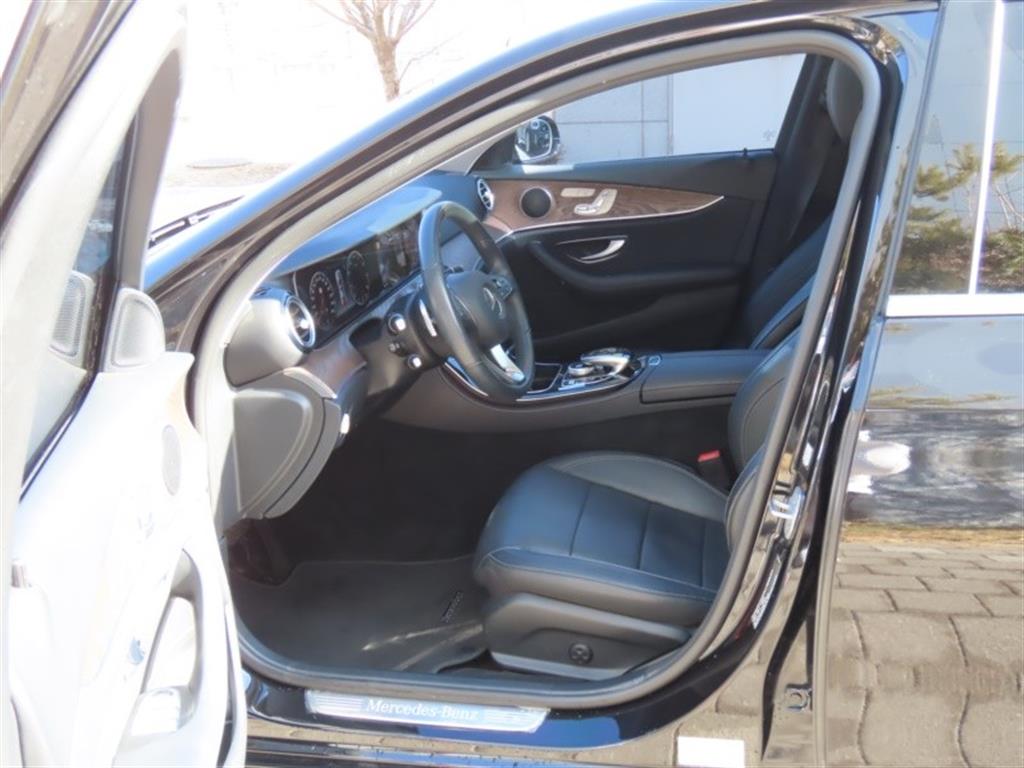 Mercedes-Benz E-Class — photo 12