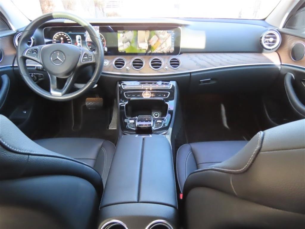 Mercedes-Benz E-Class — photo 14