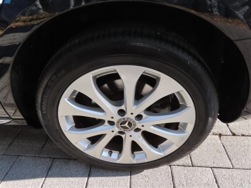 Mercedes-Benz E-Class — photo 16