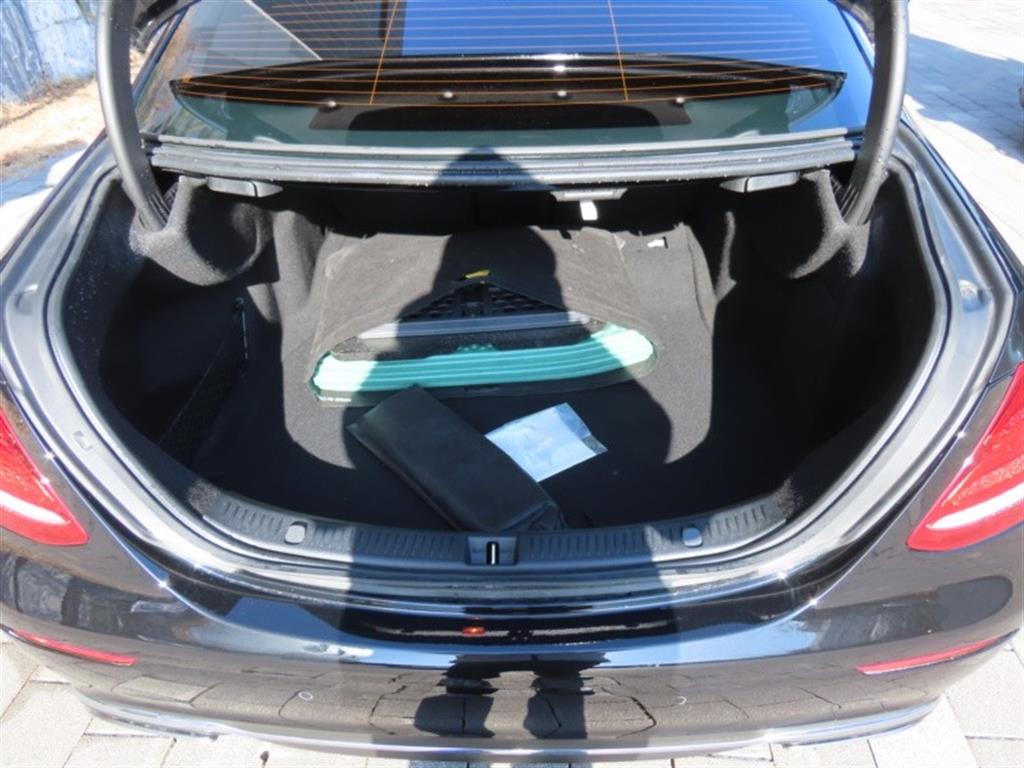 Mercedes-Benz E-Class — photo 17