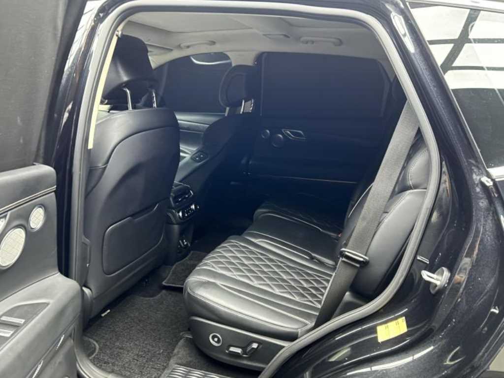 Genesis GV80 — photo 08