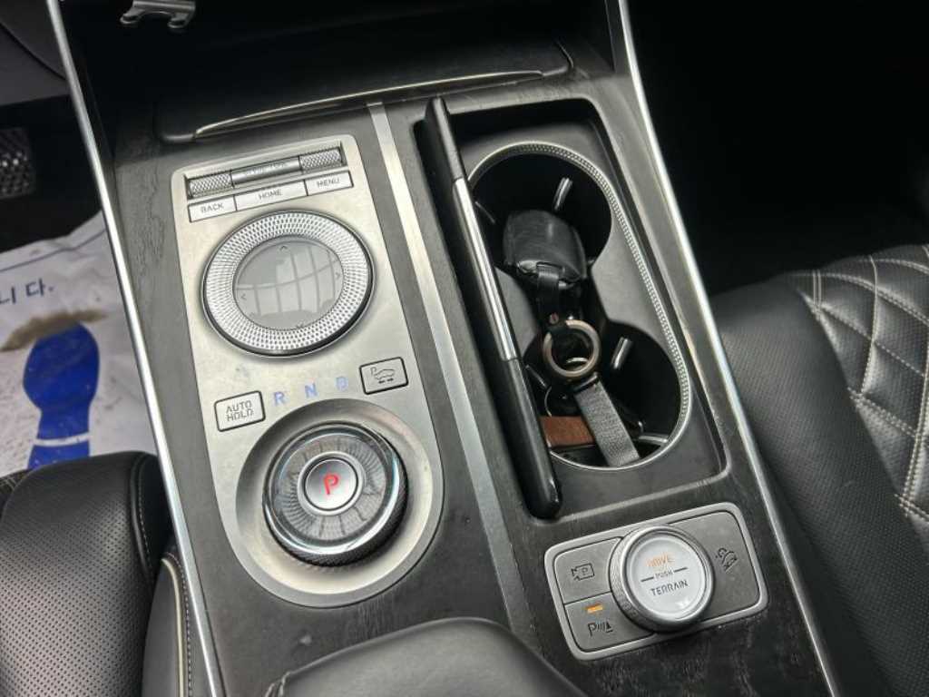 Genesis GV80 — photo 14