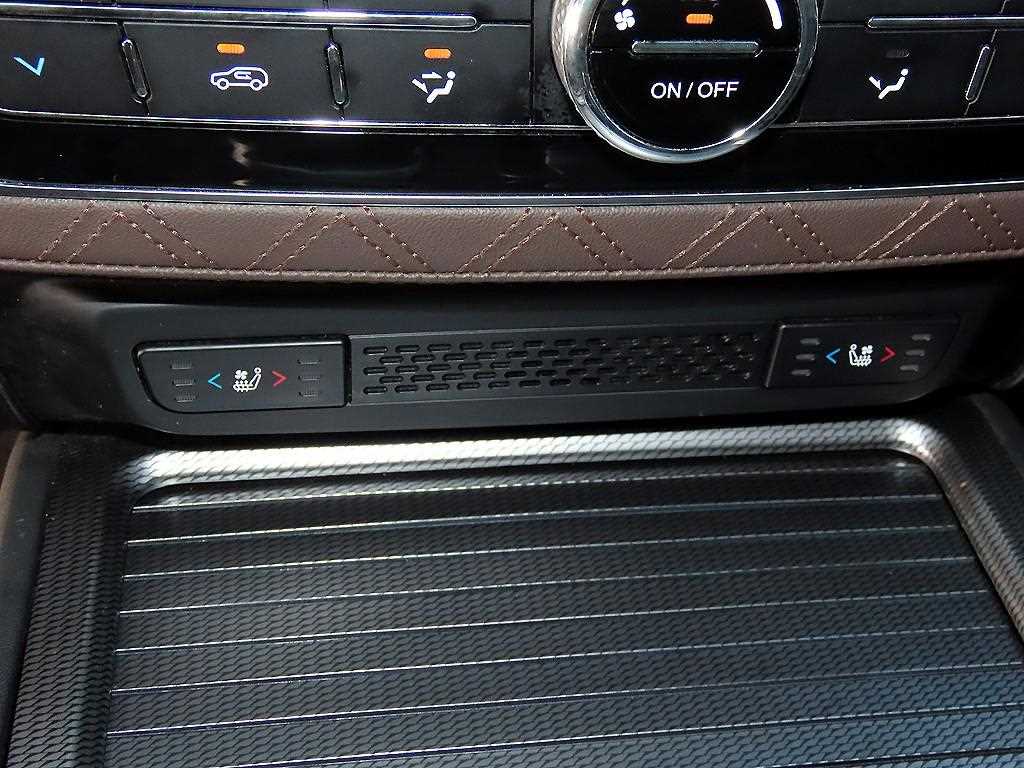 KGM Rexton — photo 13