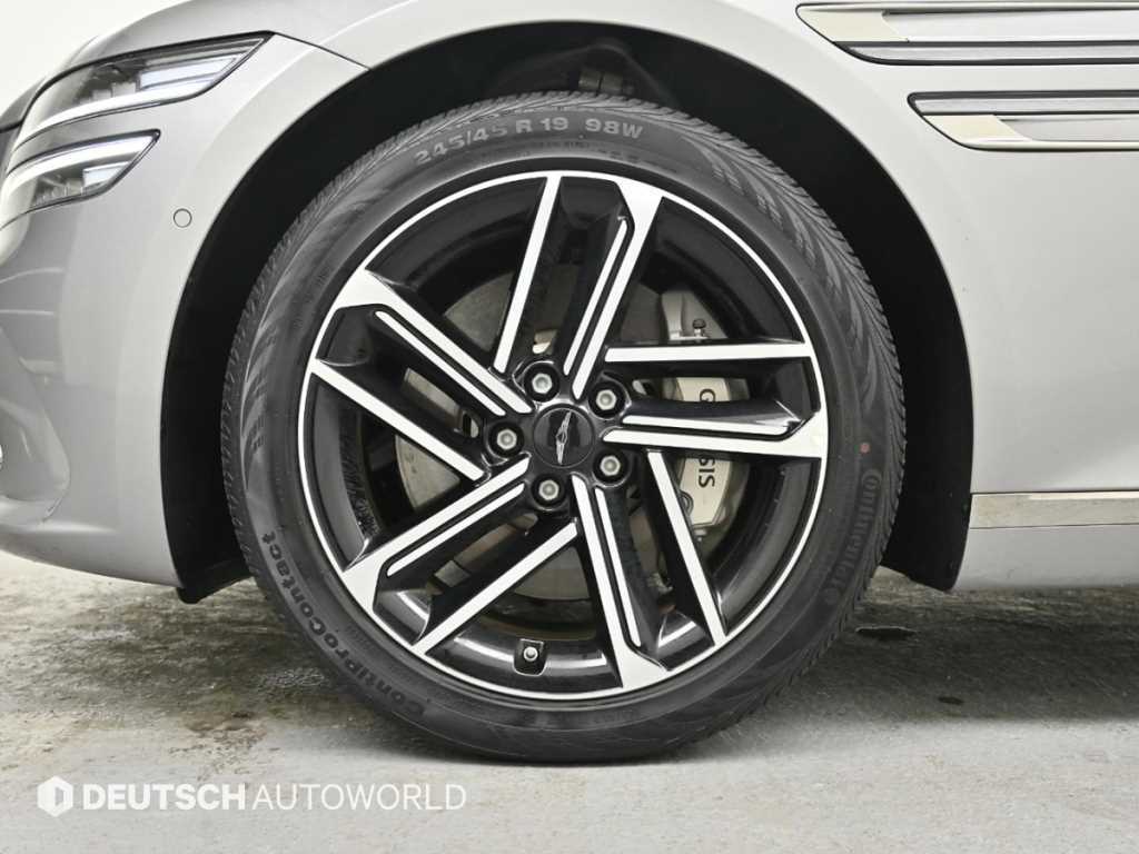 Genesis G80 — photo 05