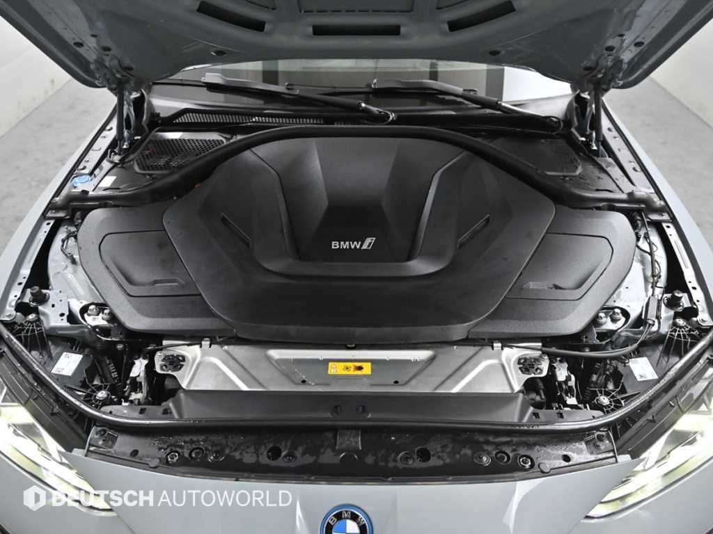 BMW i4 — photo 19